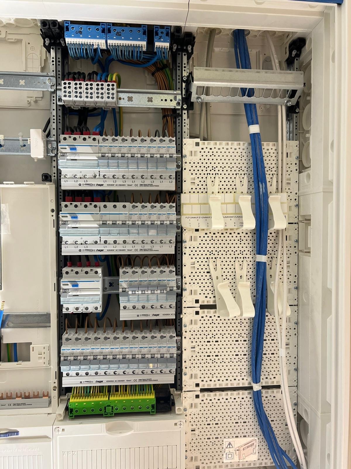 Schaltschrank-Installation